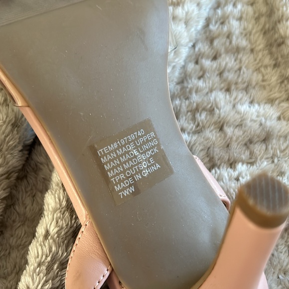 Torrid Pink Pumps Size 7WW - Picture 4 of 4